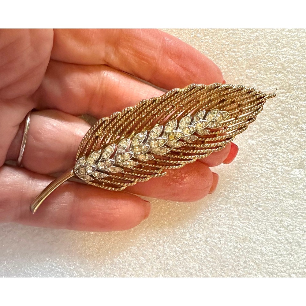 Vintage‎ Trifari Feather Brooch Gold Tone w/ Rhinestones